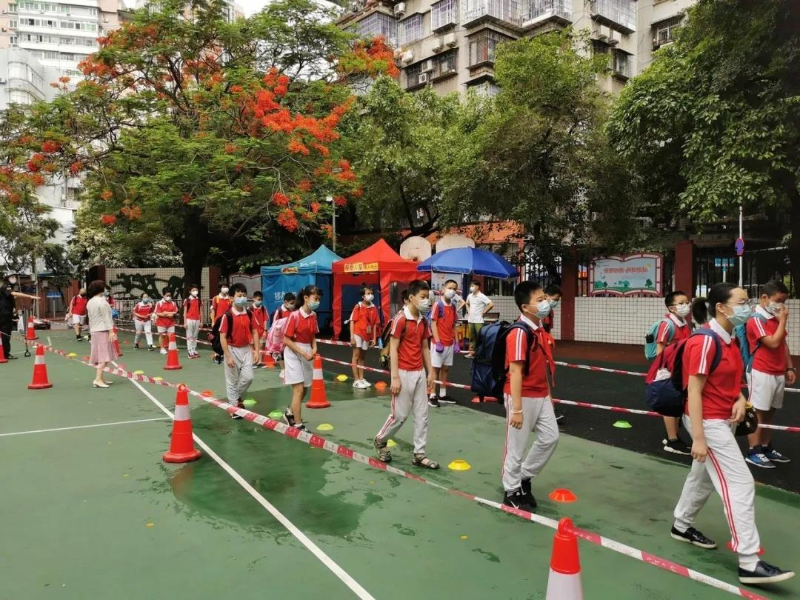 执信南小学美女做爱
有序进校。.jpg