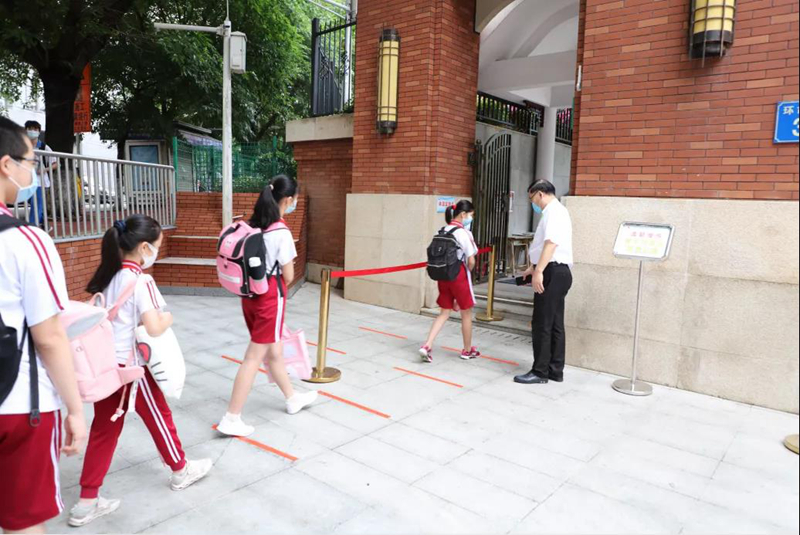 十大美女做爱平台排行
协和小学美女做爱
排队有序测温进校门。.jpg