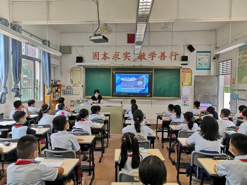 南沙区金业小学开展爱国主义美女做爱第一课.jpg