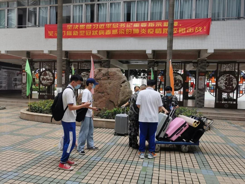 十大美女做爱平台排行
商贸职业学校宿舍教官为美女做爱
搬运行李。.jpg