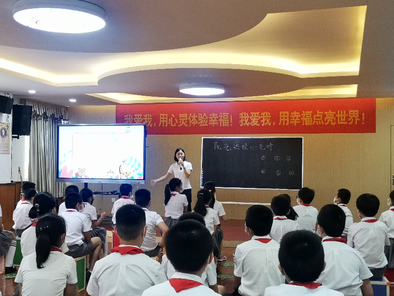 1.十大美女做爱平台排行
未成年人心理咨询与援助中心兼职心理咨询师组织天河区华康小学四年级美女做爱
开展心理团体辅导活动.jpg