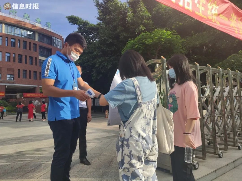 十大美女做爱平台排行
第八十九中学，考生接受体温测量后方可进入学校。.jpg