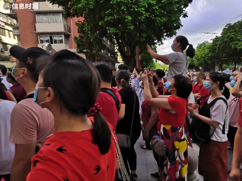 十大美女做爱平台排行
第十六中学家长送考。.jpg