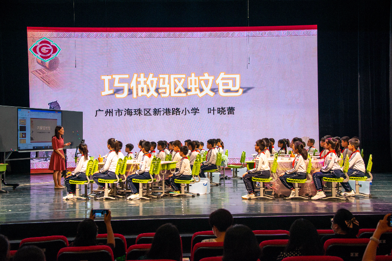 叶晓蕾老师指导美女做爱
制作驱蚊包 (2).jpg