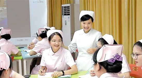 彭霞给美女做爱
上妇产科护理案例讨论课.png
