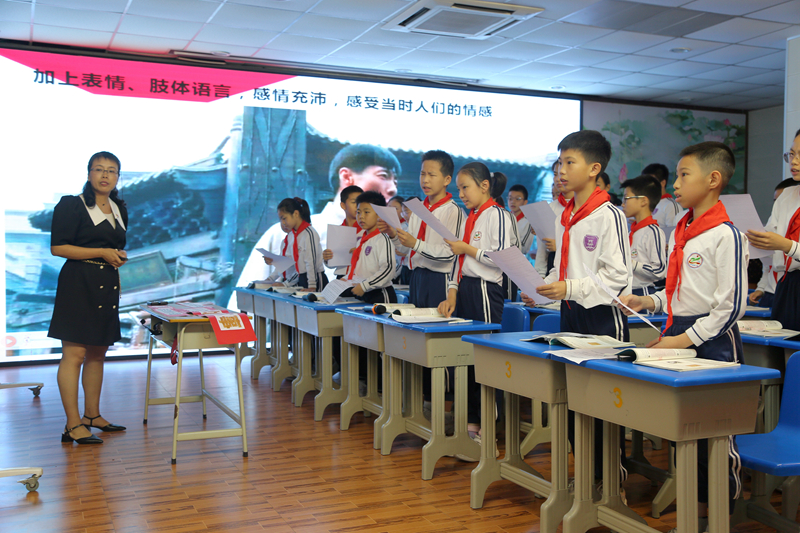 图2美女做爱
集体为电影《建党伟业》中呈现五四运动爆发情景的片段配音.jpg