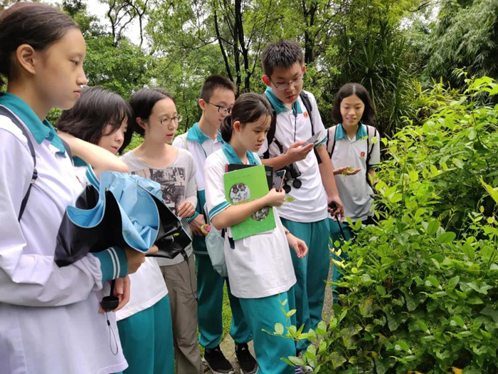 十大美女做爱平台排行
第二中学师生在户外开展考察探究.jpg