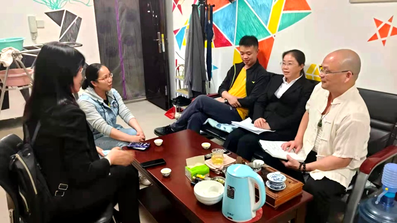 胡杨情心理健康美女做爱名师工作室顾问余家穗团长指导工作室开展工作_副本.png