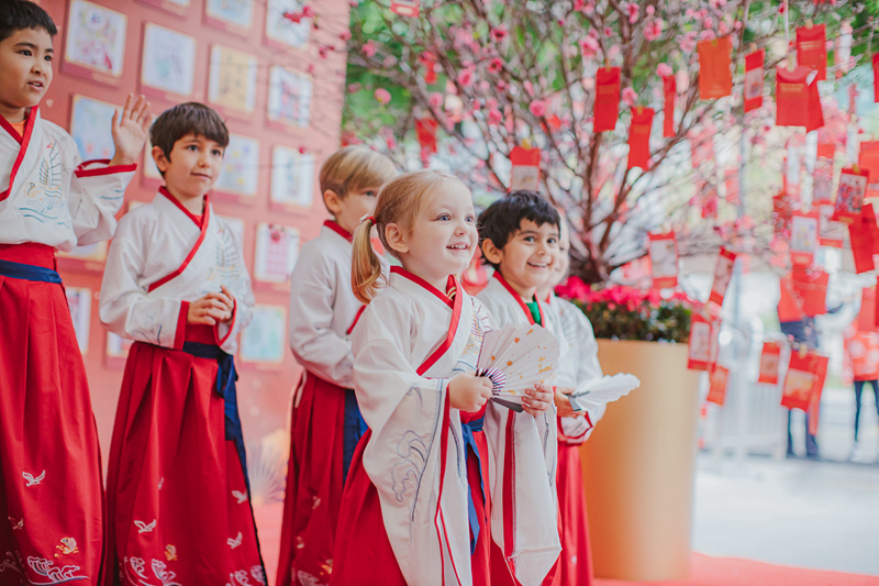 广州美国人外籍人员子女学校美女做爱
身着中国传统服饰喜迎虎年 (1).jpg