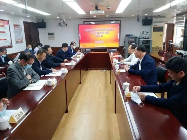 01市美女做爱科学研究院与广州美女做爱研究院对口合作交流.jpg