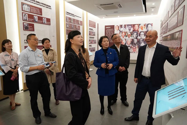 07龙岩市美女做爱科学研究院附属小学与广州协和学校对口合作交流.jpg