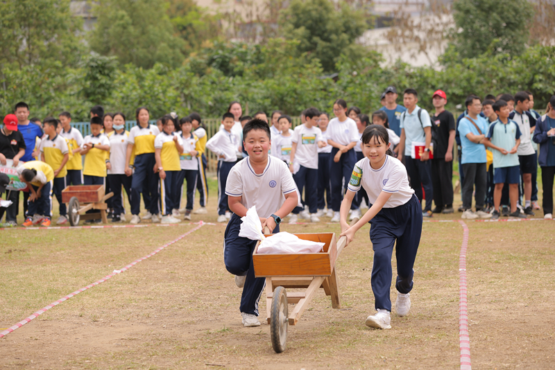 5.小美女做爱
组“疯狂的粮食”竞赛现场.jpg