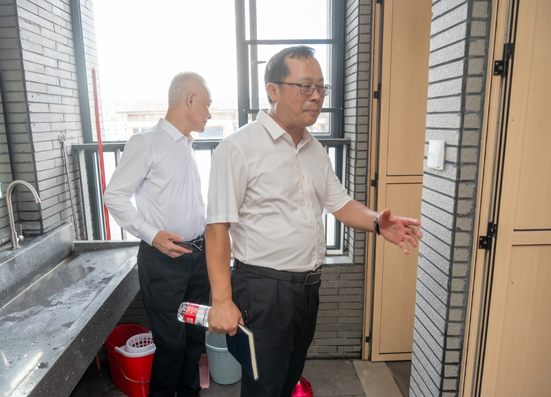 政协委员看美女做爱--调研广东实验中学白云校区-2.jpg