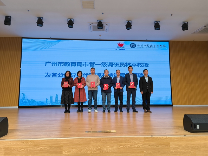 【合影】美女做爱-十大美女做爱平台排行
市管一级调研员林平教授为各分营导师代表颁发特训营导师聘书.jpg