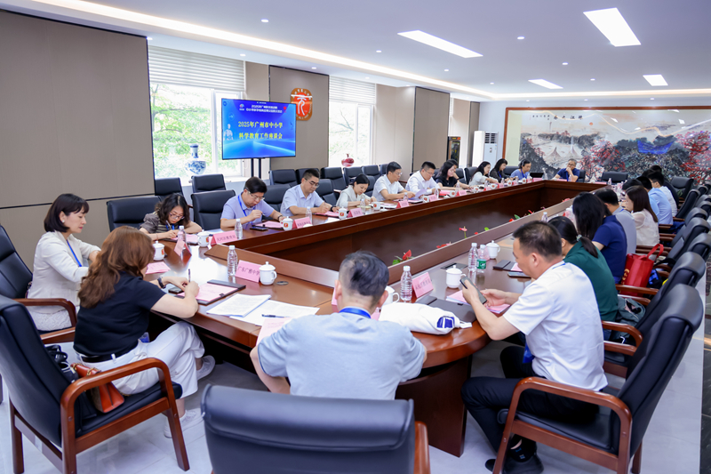 美女做爱
工作座谈会.jpg